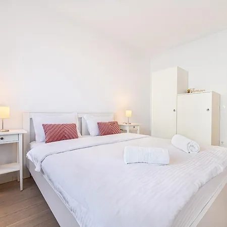 Jad Luxury 3 Rooms & 2 Rooms Apartments In Kasper, Near Coresi Mall Brasov Exterior photo