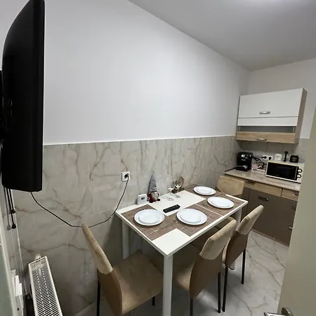 Jad Luxury 3 Rooms & 2 Rooms Apartments In Kasper, Near Coresi Mall Brasov Exterior photo