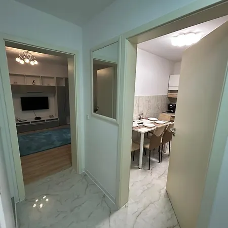 Jad Luxury 3 Rooms & 2 Rooms Apartments In Kasper, Near Coresi Mall Brasov Exterior photo