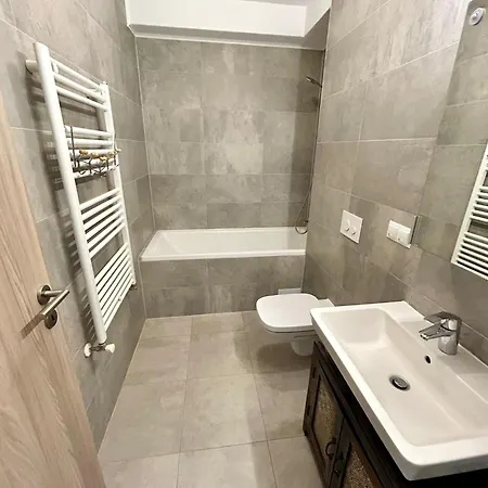 Jad Luxury 3 Rooms & 2 Rooms Apartments In Kasper, Near Coresi Mall Brasov Exterior photo