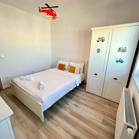 Jad Luxury 3 Rooms & 2 Rooms Apartments In Kasper, Near Coresi Mall Brasov Exterior photo