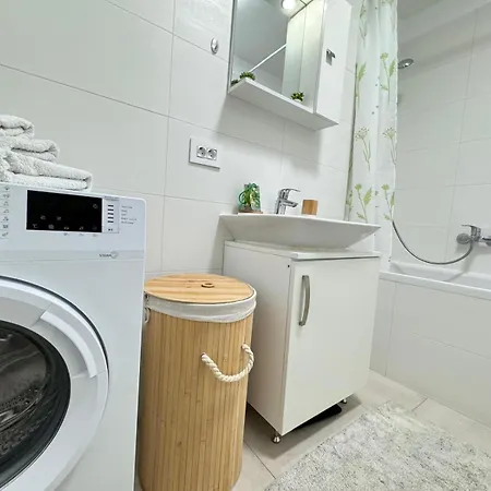 Jad Luxury 3 Rooms & 2 Rooms Apartments In Kasper, Near Coresi Mall Brasov Exterior photo