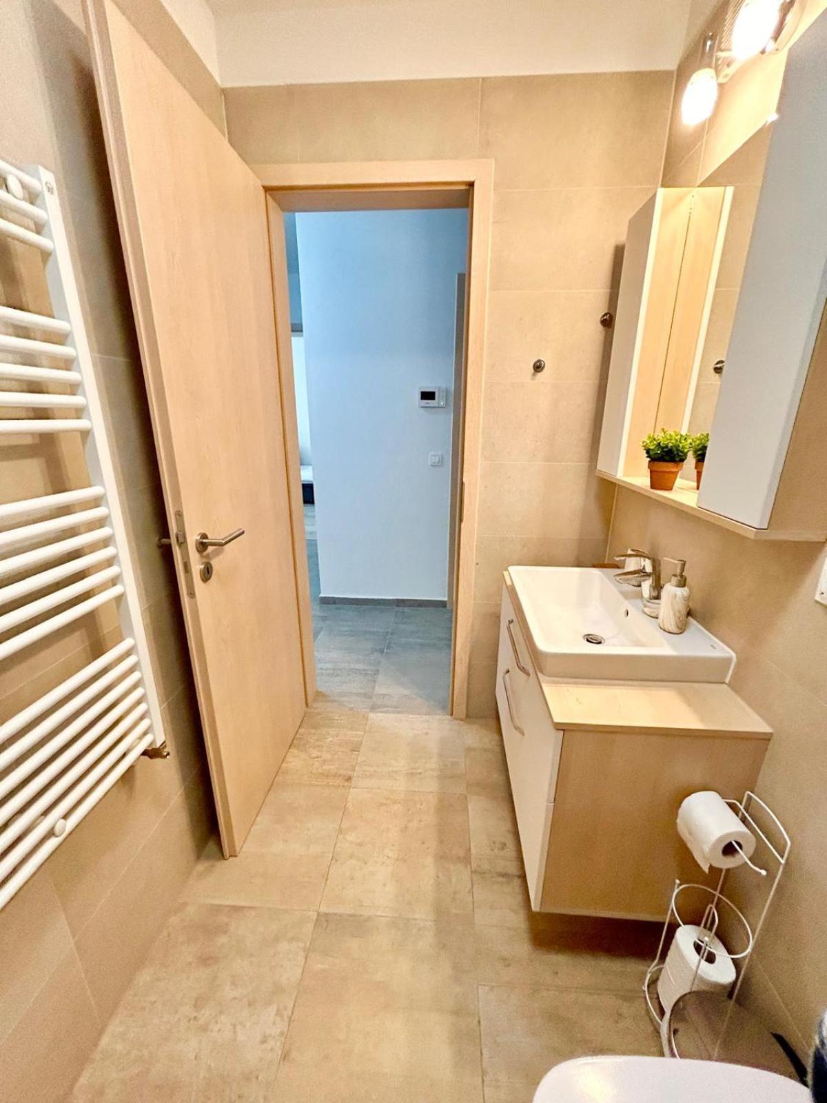 Jad Luxury 3 & 2 In Kasper, Near Coresi Mall *