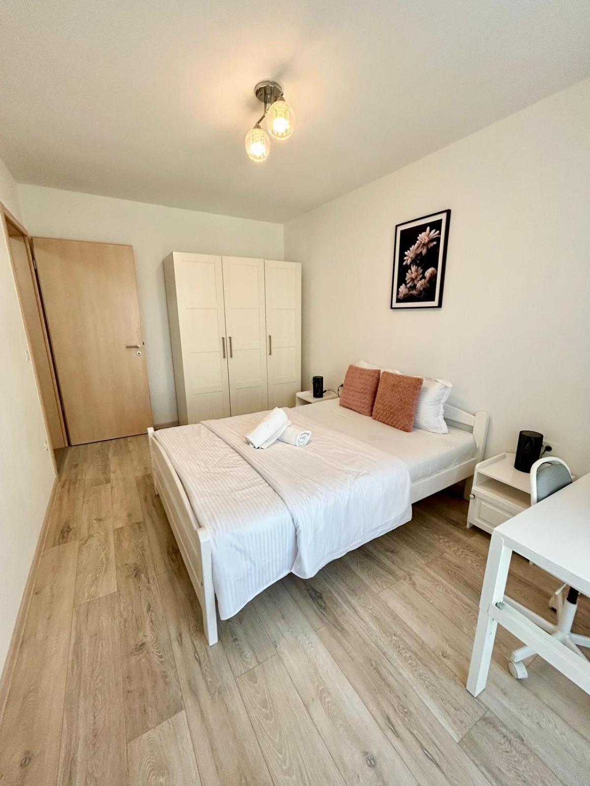 Jad Luxury 3 & 2 In Kasper, Near Coresi Mall
