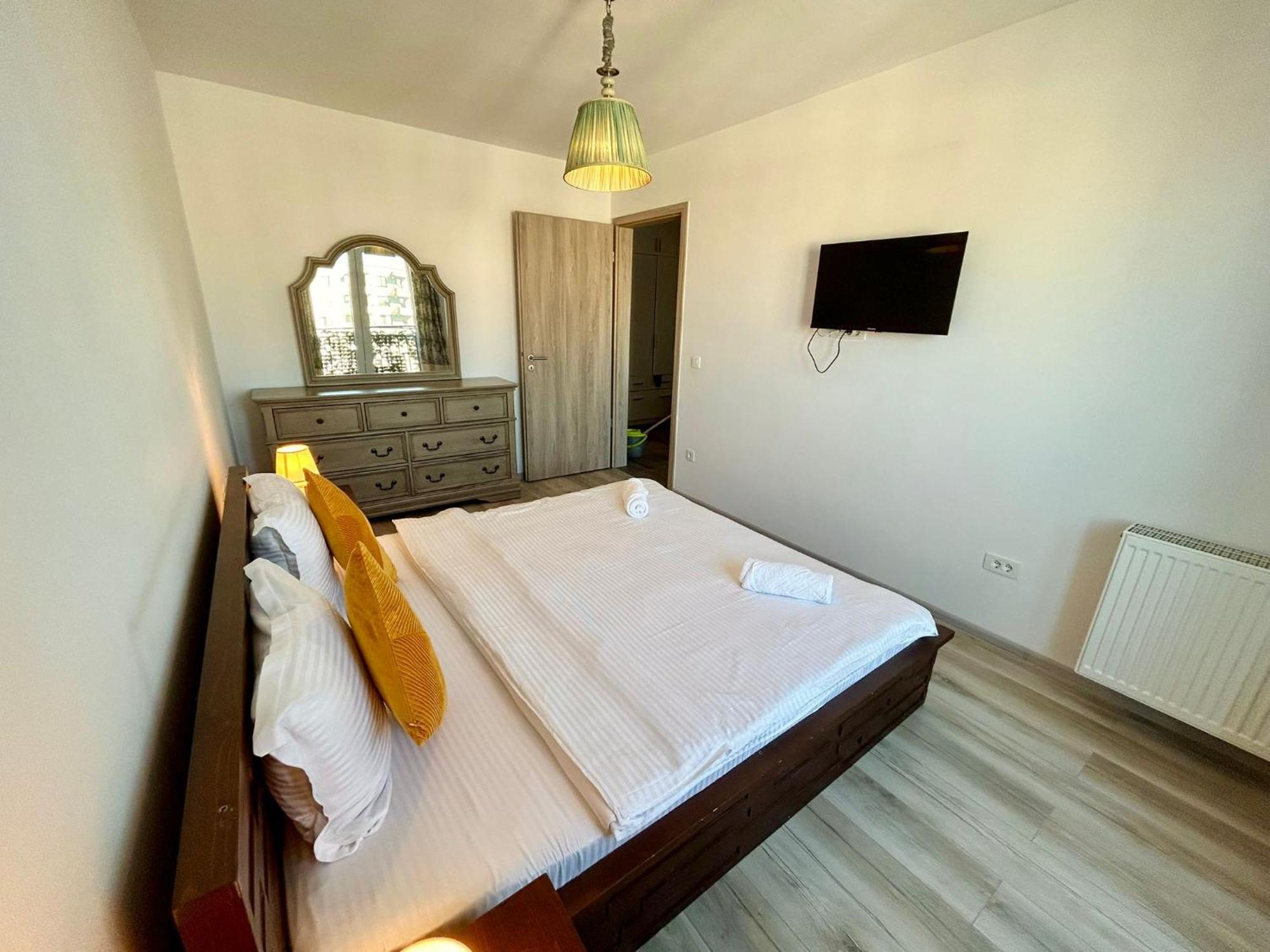 Jad Luxury 3 & 2 In Kasper, Near Coresi Mall Apartment *